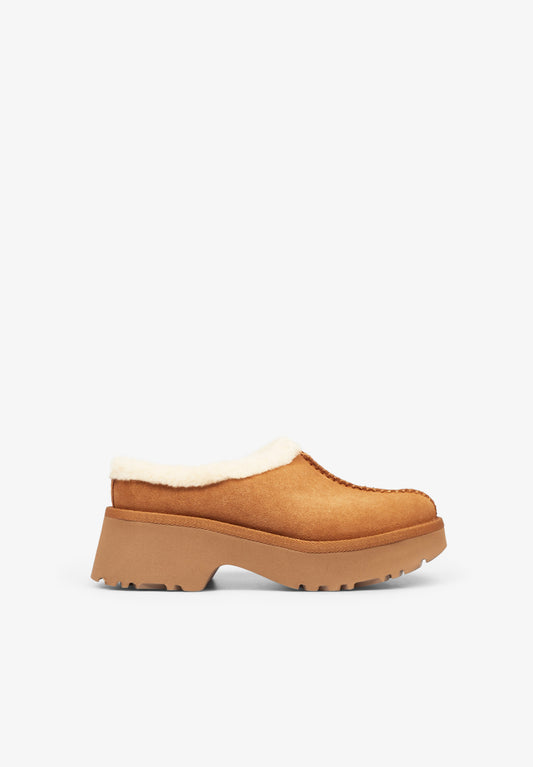 UGG | W NEW HEIGHTS COZY CLOG - Scalpers