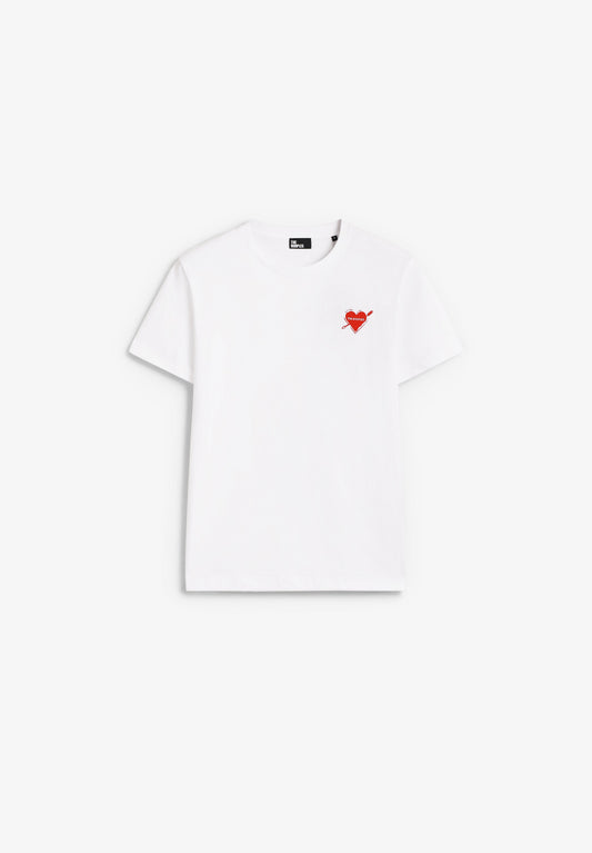 T-SHIRT COM CORAÇÃO FLOCADO